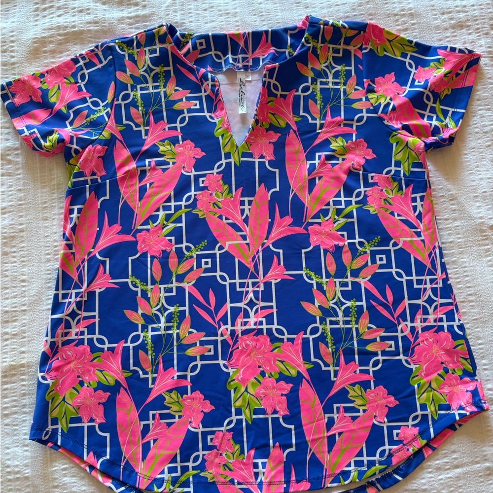 Lulu B Blue and Pink Floral V-Neck Top in size medium.